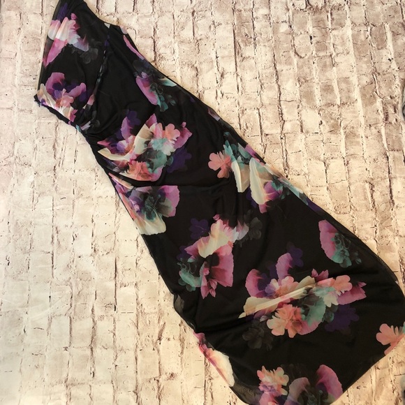 PRC RED One shoulder floor length dress Le Chateau - Picture 5 of 9